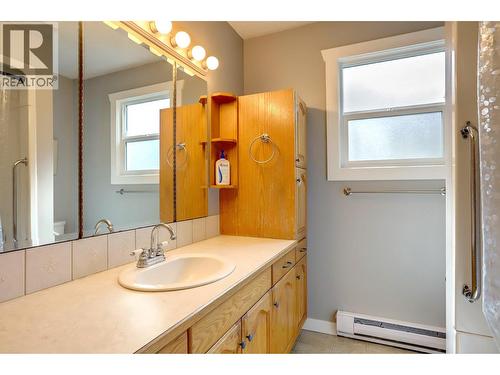 674 Pheasant Road, Vernon, BC - Indoor Photo Showing Bathroom