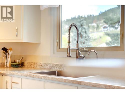 674 Pheasant Road, Vernon, BC - Indoor Photo Showing Kitchen