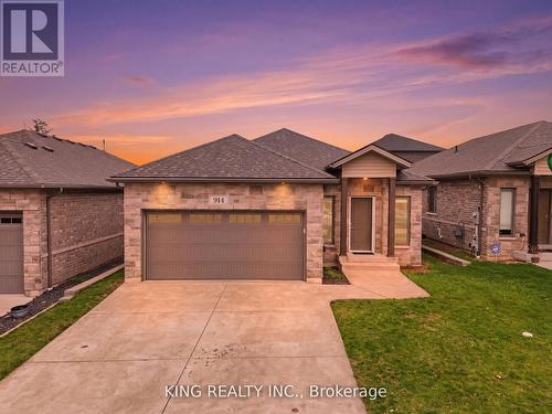 914 ELLROSE AVENUE  Windsor, ON N8Y 3W9