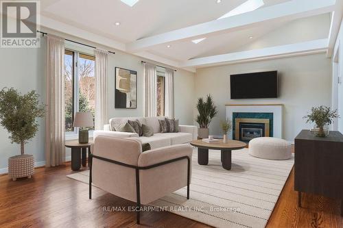 1443 Birchwood Drive, Mississauga, ON - Indoor Photo Showing Living Room With Fireplace