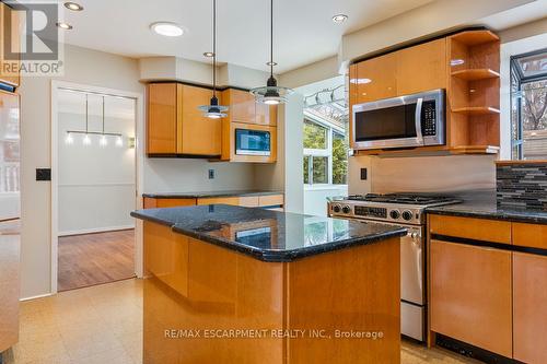 1443 Birchwood Drive, Mississauga, ON - Indoor Photo Showing Kitchen