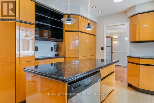 1443 Birchwood Drive, Mississauga, ON - Indoor Photo Showing Kitchen