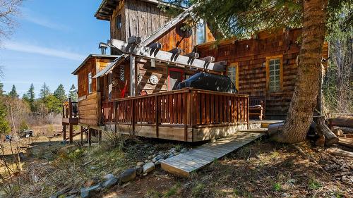 7760 95 Highway, Kingsgate, BC - Outdoor With Exterior