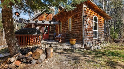 7760 95 Highway, Kingsgate, BC - Outdoor