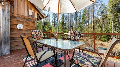 7760 95 Highway, Kingsgate, BC - Outdoor With Exterior