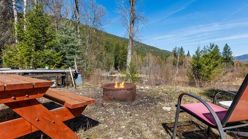 7760 95 Highway, Kingsgate, BC - Outdoor With View