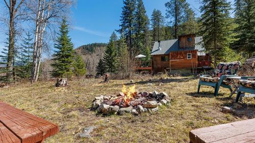 7760 95 Highway, Kingsgate, BC - Outdoor
