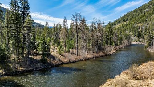 7760 95 Highway, Kingsgate, BC - Outdoor With Body Of Water With View