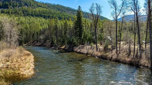 7760 95 Highway, Kingsgate, BC - Outdoor With Body Of Water With View