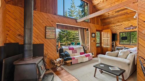 7760 95 Highway, Kingsgate, BC - Indoor