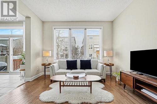 633 Geranium Walk, Ottawa, ON - Indoor Photo Showing Living Room