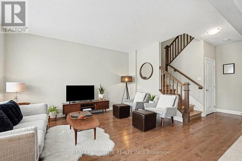633 Geranium Walk, Ottawa, ON - Indoor Photo Showing Living Room