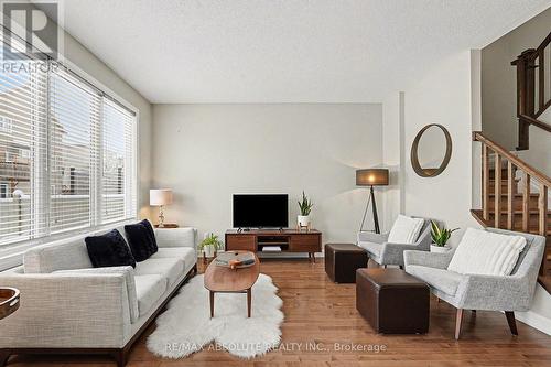 633 Geranium Walk, Ottawa, ON - Indoor Photo Showing Living Room