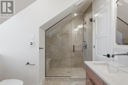 71 Thomas Street, Ottawa, ON - Indoor Photo Showing Bathroom