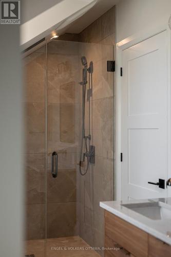 71 Thomas Street, Ottawa, ON - Indoor Photo Showing Bathroom