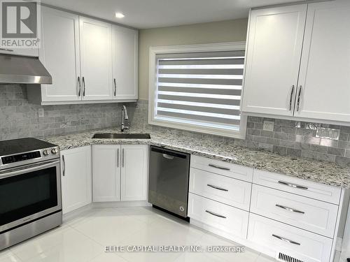 67 Hutcherson Square, Toronto, ON - Indoor Photo Showing Kitchen With Upgraded Kitchen