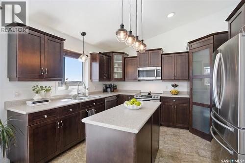 101 Lakeridge Drive, Warman, SK - Indoor Photo Showing Kitchen