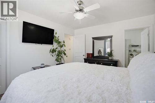 101 Lakeridge Drive, Warman, SK - Indoor Photo Showing Bedroom