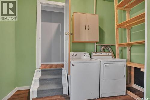 82 2Nd Street, Osler, SK - Indoor Photo Showing Laundry Room