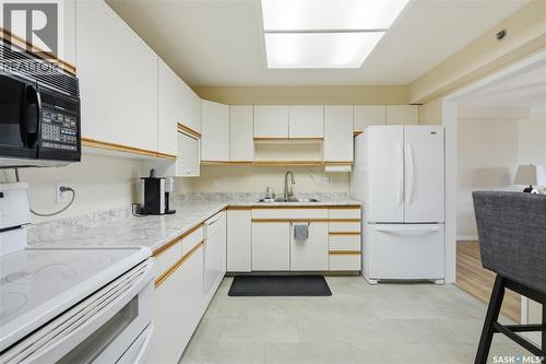 402 301 Cree Crescent, Saskatoon, SK - Indoor Photo Showing Kitchen