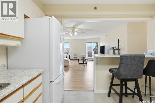402 301 Cree Crescent, Saskatoon, SK - Indoor Photo Showing Kitchen