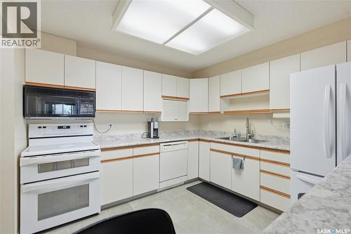 402 301 Cree Crescent, Saskatoon, SK - Indoor Photo Showing Kitchen With Double Sink