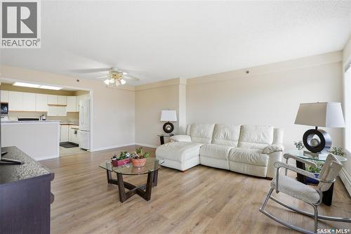 402 301 Cree Crescent, Saskatoon, SK - Indoor Photo Showing Living Room
