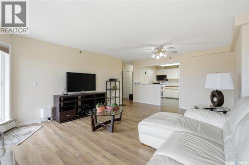 402 301 Cree Crescent, Saskatoon, SK - Indoor Photo Showing Living Room