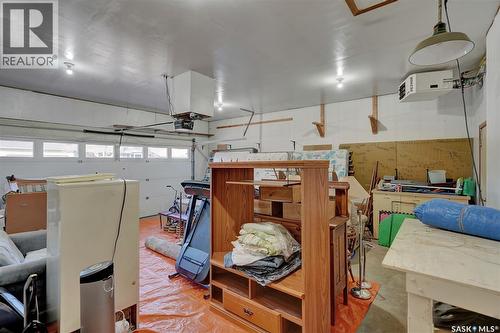 3139 Thacker Bay E, Regina, SK - Indoor Photo Showing Garage