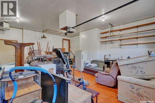3139 Thacker Bay E, Regina, SK - Indoor Photo Showing Garage