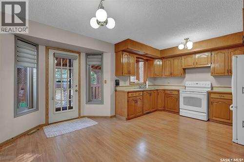 3139 Thacker Bay E, Regina, SK - Indoor Photo Showing Kitchen