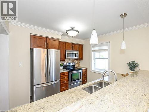 656 Frank Place, Milton, ON - Indoor Photo Showing Kitchen With Double Sink With Upgraded Kitchen