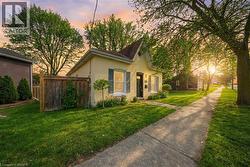 38 MOUNT PLEASANT Street Brantford, ON N3T 1S6