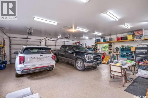 914 Tatanka Drive, Sun Valley, SK - Indoor Photo Showing Garage