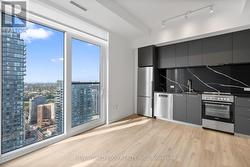 3809 - 101 ROEHAMPTON AVENUE Toronto, ON M4P 2W2