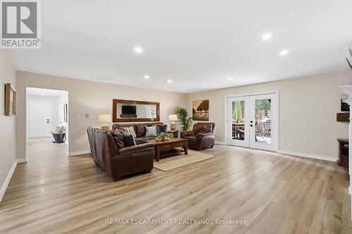 19 Concession 5 E, Hamilton, ON - Indoor Photo Showing Living Room