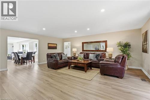 19 5Th Concession E, Waterdown, ON - Indoor Photo Showing Living Room