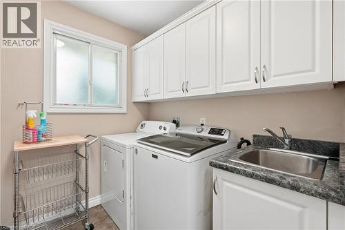 19 5Th Concession E, Waterdown, ON - Indoor Photo Showing Laundry Room