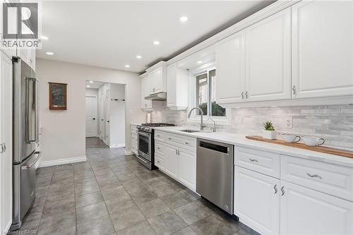 19 Concession 5 E, Waterdown, ON - Indoor Photo Showing Kitchen With Upgraded Kitchen