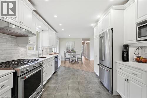 19 Concession 5 E, Waterdown, ON - Indoor Photo Showing Kitchen With Upgraded Kitchen