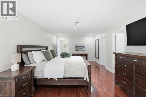 19 Concession 5 E, Waterdown, ON - Indoor Photo Showing Bedroom