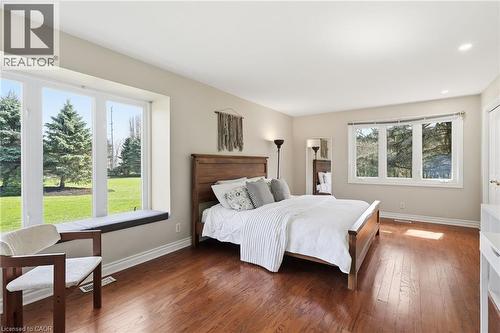 19 Concession 5 E, Waterdown, ON - Indoor Photo Showing Bedroom