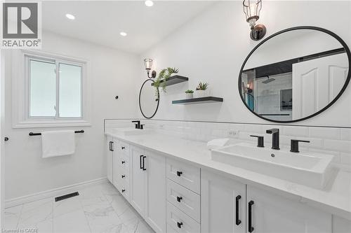 19 Concession 5 E, Waterdown, ON - Indoor Photo Showing Other Room