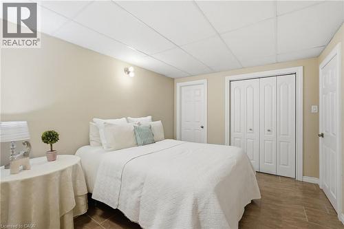 19 Concession 5 E, Waterdown, ON - Indoor Photo Showing Bedroom
