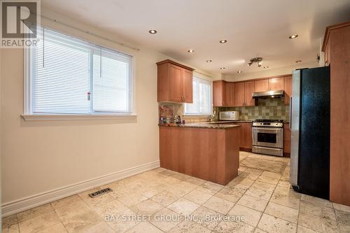 38 FOURSOME CRESCENT , Toronto, Ontario M2P 1W3 2