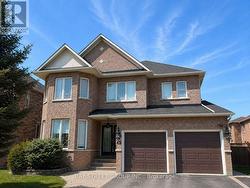 UPPER LEVEL - 42 FOURACRE WAY Aurora, ON L4G 7W1