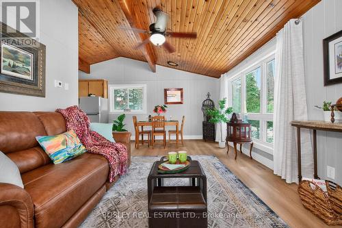 1204 Tiny Beaches Road N, Tiny, ON - Indoor Photo Showing Living Room