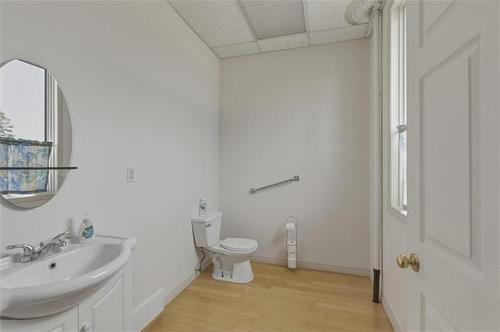 80 Third Ave, Teulon, MB 