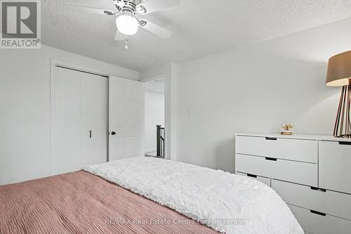 7 Wycliffe Place, Kitchener, ON - Indoor Photo Showing Bedroom