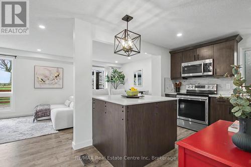 7 Wycliffe Place, Kitchener, ON - Indoor Photo Showing Kitchen